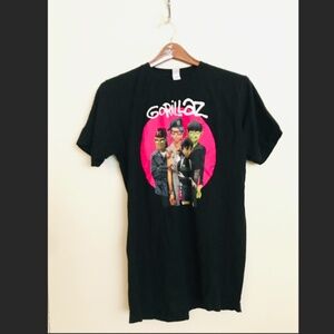 Gorillas four fictional members magenta short sleeve band t-shirt black M